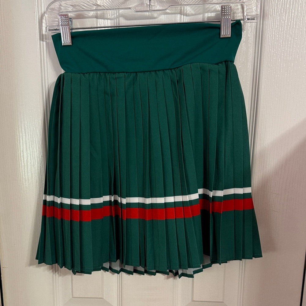 NWT Brianna Cannon Green Pleated Skort with Red Stripe